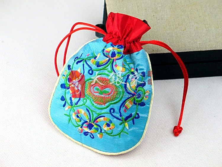 Лоскутная вышитая маленькая сумка для хранения ювелирных изделий, китайская этническая атласная ткань на шнурке, подарочная сумка, карман для монет, упаковочные сумки 50 шт.2083055