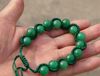 Grânulos de jade verde redondo de pura mão cobra pulseira de charme