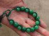 Cuentas redondas de jade verde de pulsera con dije de serpiente de mano pura