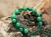 Cuentas redondas de jade verde de pulsera con dije de serpiente de mano pura