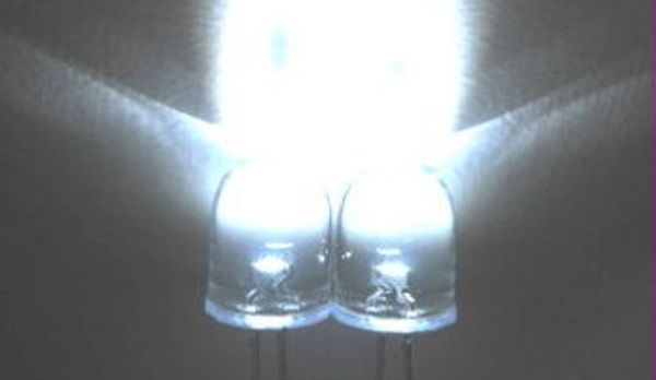 

50PCS 10mm супер яркий белый LED 50,000 mcd свободный резистор