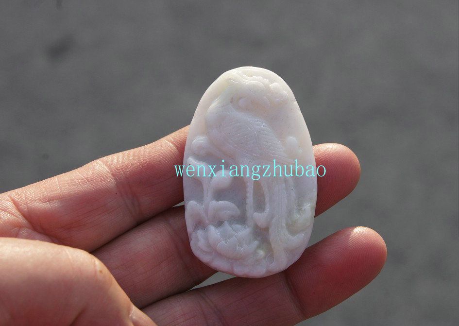 Natürliches weißes Jade-Oval. Handgeschnitzt. Amulett der Phönix-Pfingstrose Danfeng Chaoyang Retro-Halskettenanhänger
