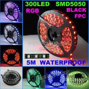 Cheap 5M RGB светодиодные светильники 5050 SMD 300 светодиодов водонепроницаемый с 44 клей ИК-пульт дистанционного управления PCB Black