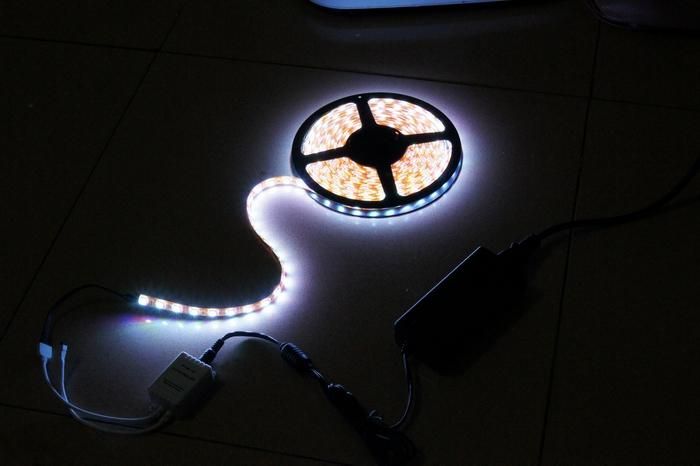 Çok Renkli SMD 5050 RGB LED Şerit Işık 300led Su Geçirmez 24 anahtar IR Uzaktan Kumanda + Güç Kaynağı