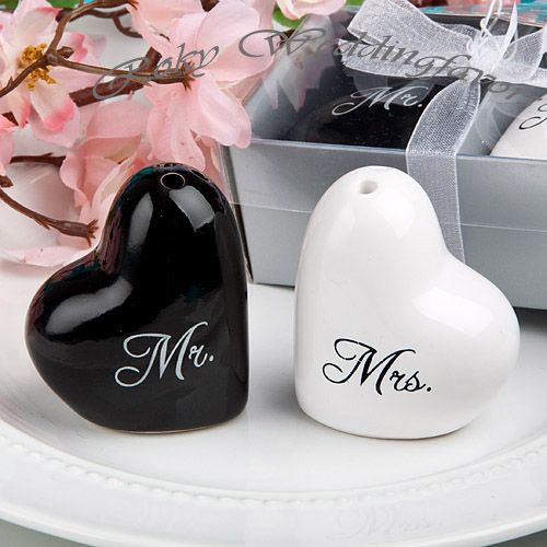 50セットMr.Mrs。ハートセラミックソルトペッパーシェーカーの結婚式の好意花嫁と花groom塩とコショウのシェーカー