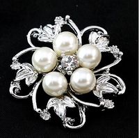 Wholesale Silver Plated Alloy Flower Petal Clear Rhinestone Brooches For Wedding Gifts Pearl Corsage Pin Colors In Stock SC17