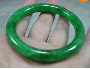 apple jade bangle