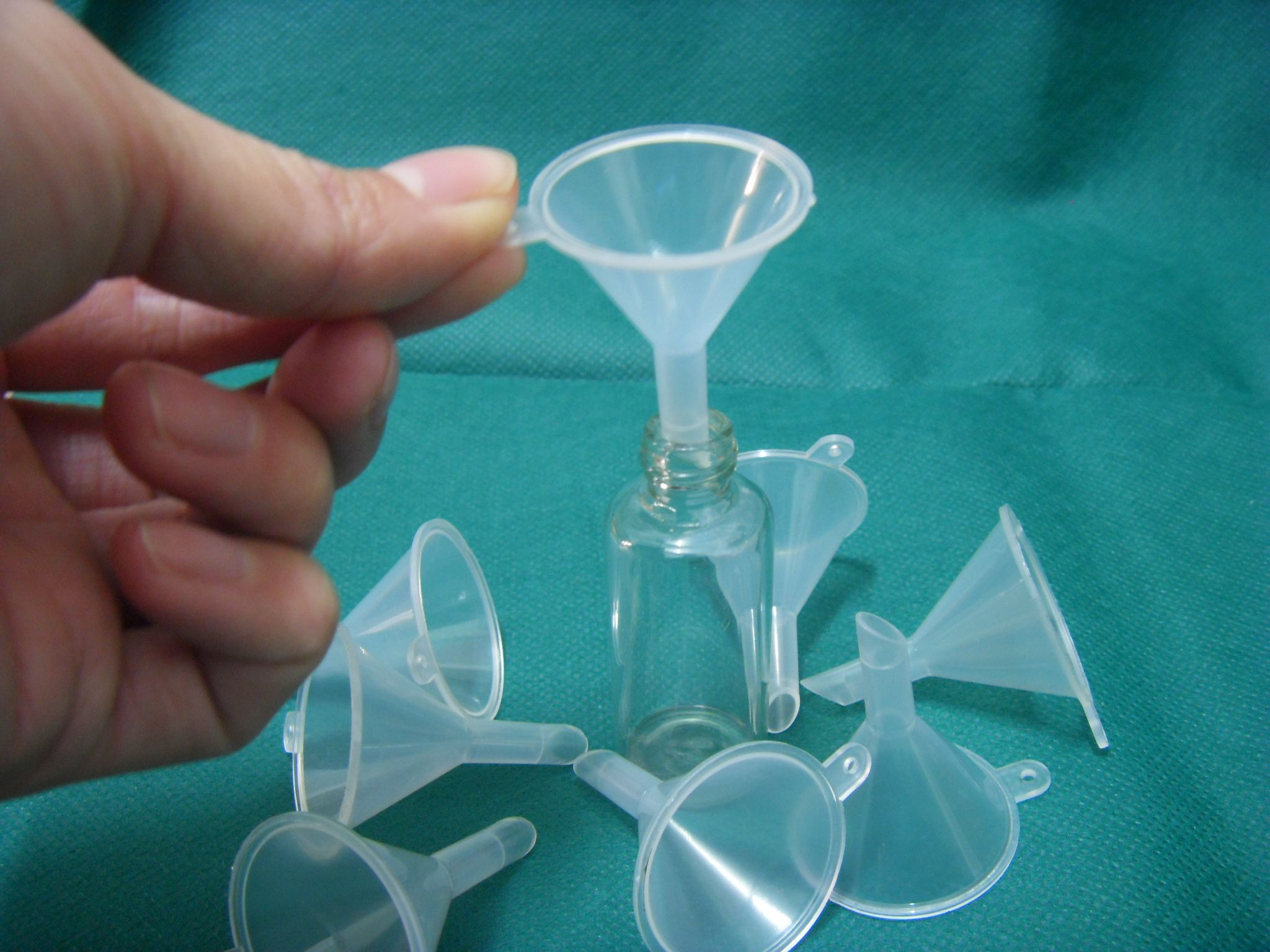 2019 Plastic Mini Small Funnels For Perfume Liquid Essential Oil