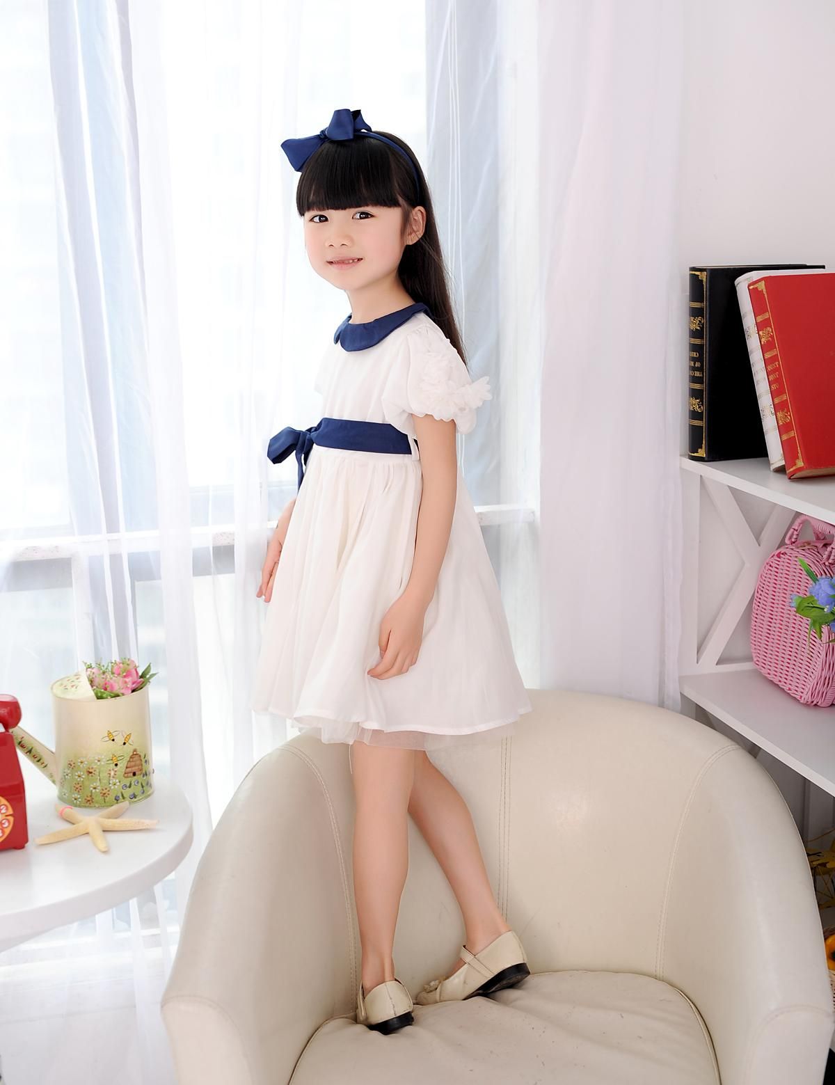 2013 Girls Dresses Puff Sleeve Princess Dress Children Flower Petals Lapel Dress Children's Clothing