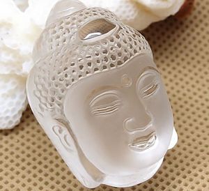 Natürliche geschnitzte weiße Kristall-Buddha-Kopf-Anhänger-Halskette Amitabha Glück, Sicherheit und Frieden