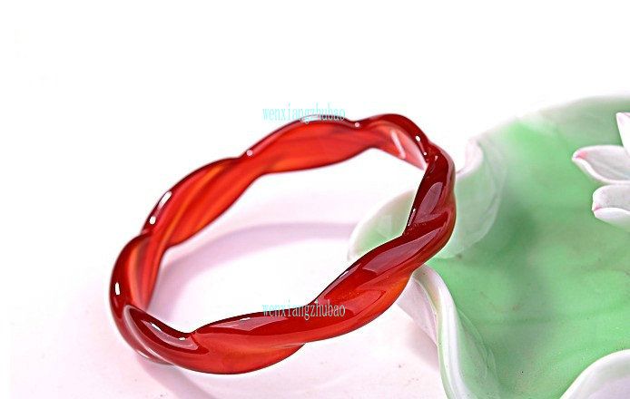 Natural red agate, twist wire bracelet, 54-56 mm in diameter, the beautiful lady first.
