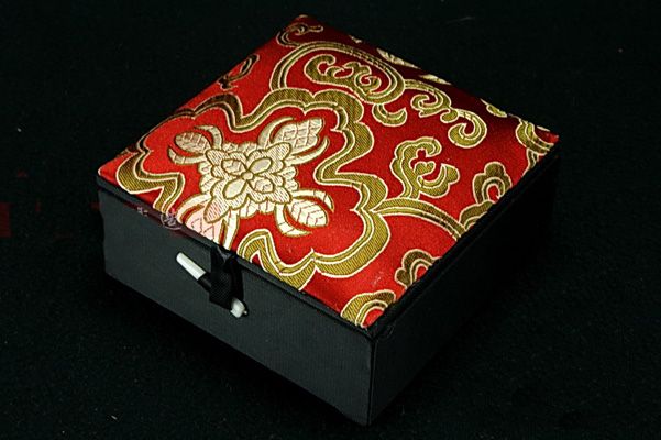 Luxury Jewelry Gift Boxes Cotton Filled Bangle Box Silk Printed Display Cases Top grade Packing Box size 10 * 10 * 4.5cm 2pcs/llot Free