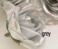 Gris / plata Color Rose Flower Head 100pcs / lot Diámetro 7-8cm Seda artificial Camellia Roses Tela Camellia para DIY Tocado Flores