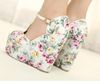 Großhandel Wedges Sommer Romantische Blume Floral T-Strappy High Wedge Heels Sandale 2 Farben