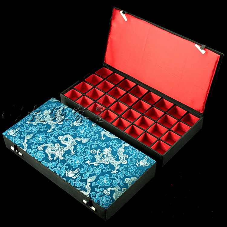 Boutique Trä 32 Multi Grid Box Örhängen Stud Förpackning Silk Brocade Ring Pendant Case Jade Agate Smycken Förvaring Boxar 
