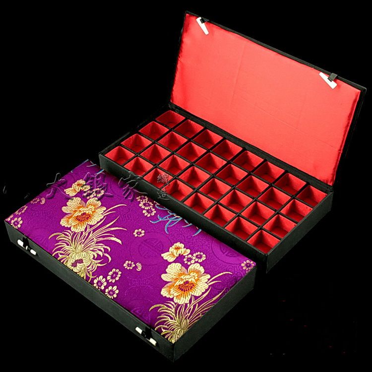 Boutique Trä 32 Multi Grid Box Örhängen Stud Förpackning Silk Brocade Ring Pendant Case Jade Agate Smycken Förvaring Boxar 