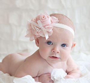 Niska cena Mieszane 8 Kolory Szyfonowe Róże Pearl Headband Girl Roses Pearl Headband Baby Fashion Fashion Accessories
