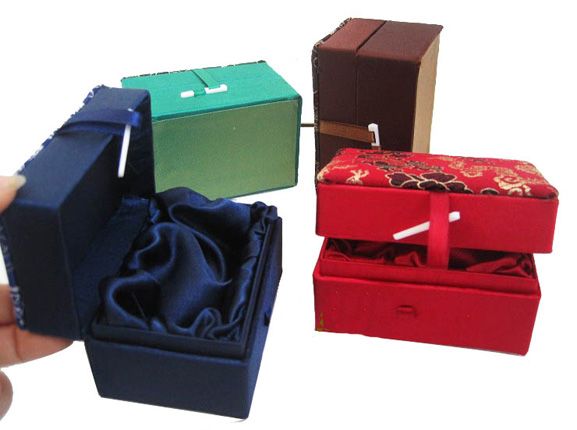 Liten rektangel Bomullsfylld smyckespresentan Floralduk Förpackning Kinesisk sidenbrokad Trinka Crafts Stone Collection Storage8446284