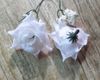 Caldo ! Testa di fiore di rosa bianca aggraffata Decorazione di fiori di seta per matrimoni Composizione di fiori con sfere di fiori 5,5 cm