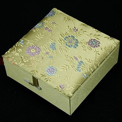 Seidenbrokat-Schmuck-Geschenkboxen, quadratische, mit Baumwolle gefüllte Erinnerungsbox, hochwertige Box für Armreifen und Armbänder, 2 Stück/Lot, Mischungsfarbe frei