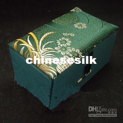 Cotton Filled Crystal Bracelet Box High End Prayer Beads Boxes Silk Brocade Gift Jewelry Boxes size 12x7x6.5 cm 5pcs/lot mix color Free