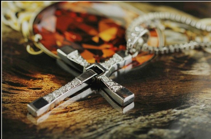 Gratis frakt Ny - Snabb och Furious Dominic Toretto's Cross Pendant Halsband Vin -Titanium Steel