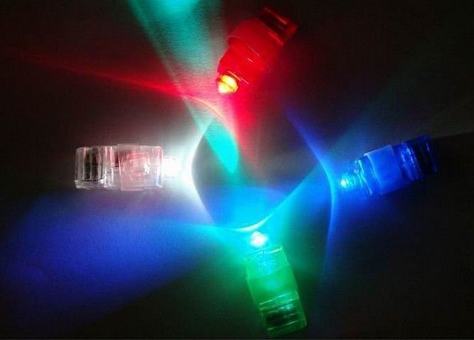 100 Uds 4x Color LED láser vigas de dedo fiesta anillo de dedo iluminado luces láser con paquete de ampolla