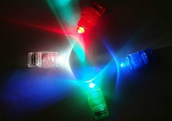 4x couleur LED LED laser doigt faisceaux de la fête lumière laser bague laser lumières avec blister