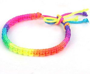 Gloednieuwe 50 stks / partij Mode Kleurrijke Hand-Knit Nylon Charms Armbanden Koord Vriendschap Armbanden Rainbow Color