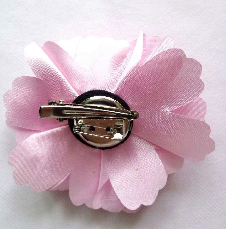 Mode neue gemeinsame Kamelie Rose Blume Haarspangen Satin Seide Chiffon Blumen Haarspangen Brooh Pin Kopfbedeckung Blumenstrauß Großhandelspreis Band