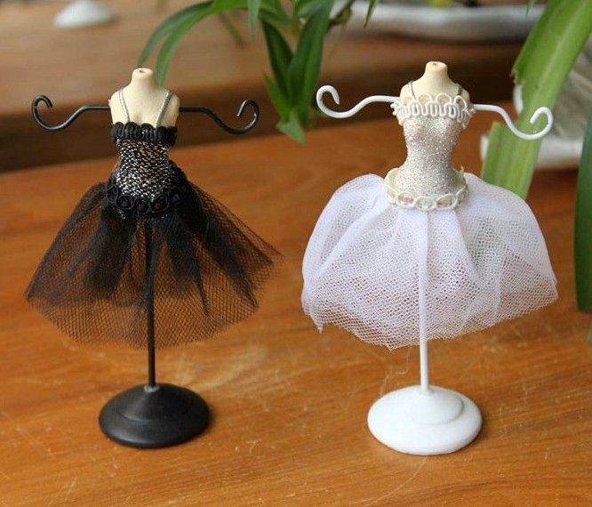 Small Lace Embroidery Mannequin Jewelry Earring Necklace Stand Display Holder 7" Small Lace Embroidery Mannequin Jewelry Earring Necklace Stand Display Holder 7"