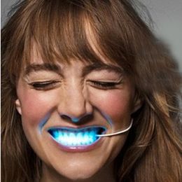 -24pcs Neuheit-Partei-Spaß-Licht-emittierende Diode LED-Zahn-Lampen-Farbe, die geführte Zahn-Zahnspange-Zahnsocket ändert