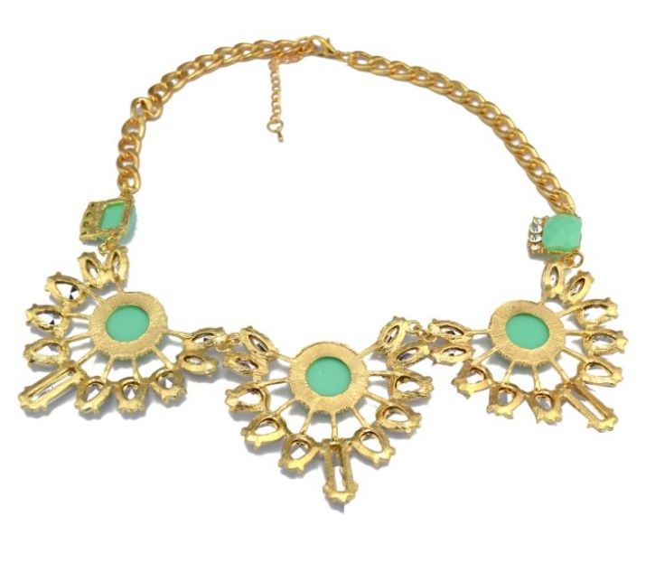 Harz-Edelstein-Kristall-Blumen-Halskette, neue europäische Vintage-Stil, vergoldete Legierung