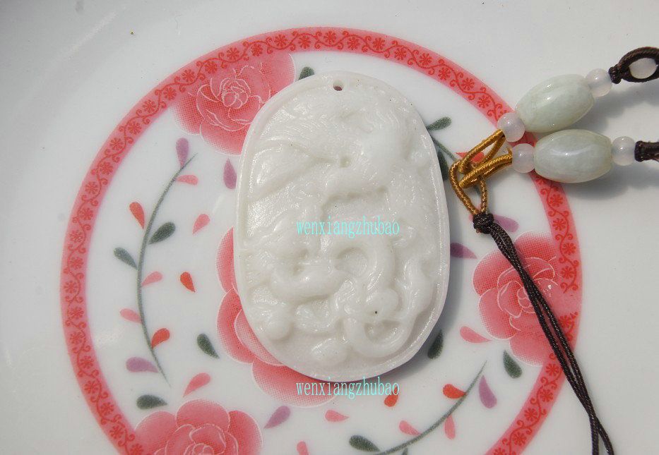 Natural youxiu white jade hand-carved amulet pendant. Dragon and phoenix dance dragon and phoenix... The necklace