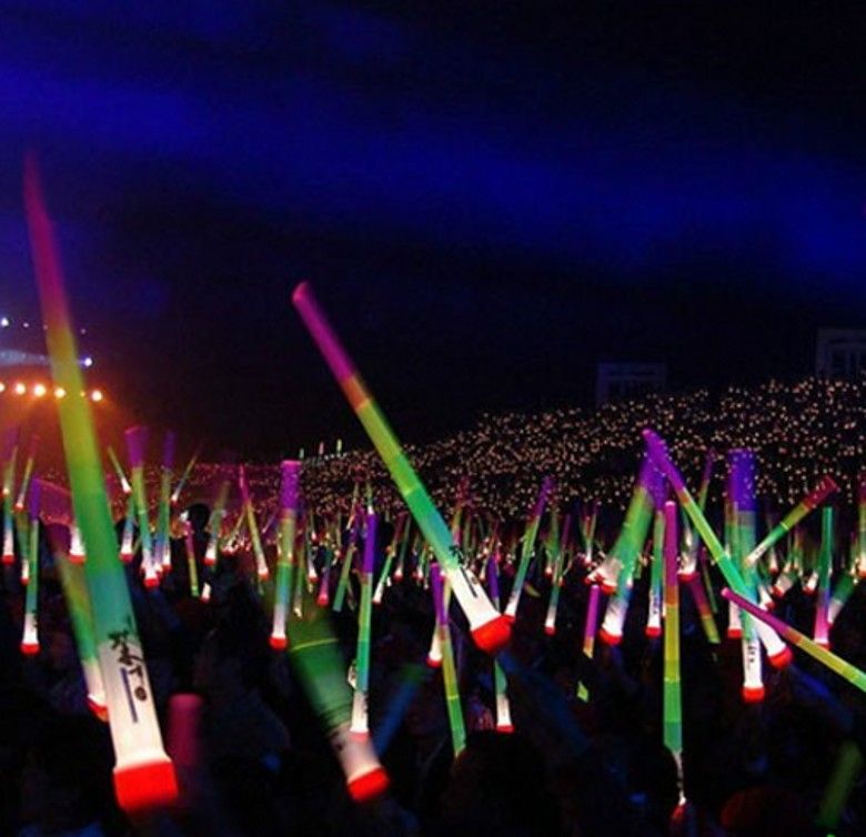 Brand New Low Price Telescopic Glow Sticks Flash Light Up Toy Fluorescent Sword Concert