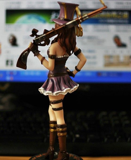 league of legends caitlyn statue