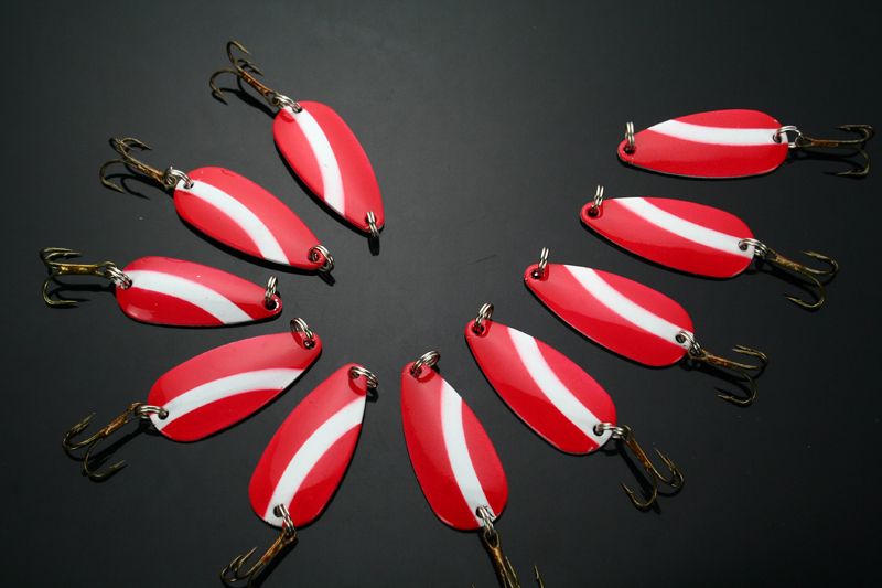 

Lot 20 FISHING LURES SPOON HOOKS BAITS 4.2g