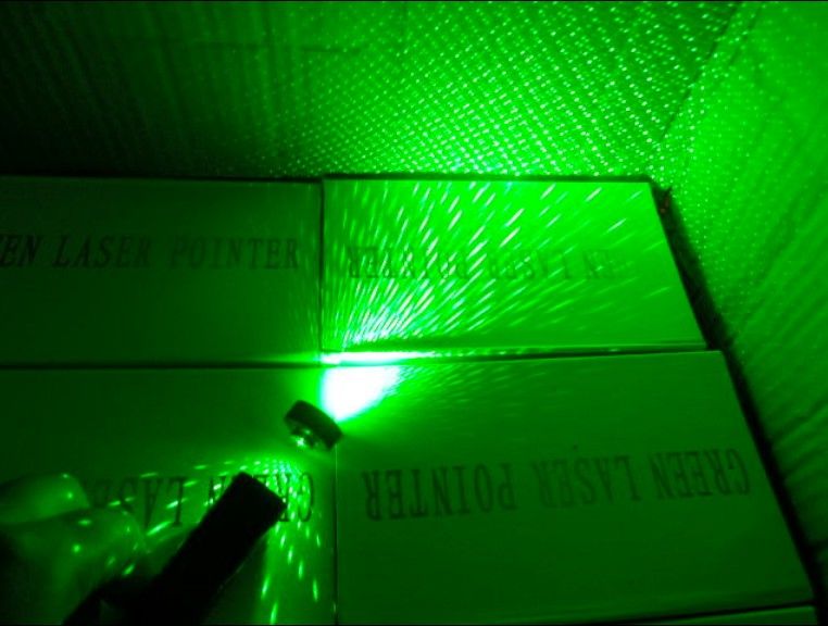 I puntatori laser a blu verde rosso A8 Military più potenti A8 A8 10000m ad alta potenza rossi blu rossi possono fare la luce malvagia luminosa malvagia saf2399047381