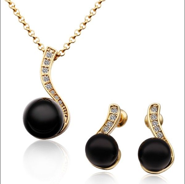 black pearl gold necklace