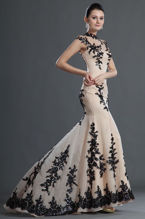 Spring 2020 Noble High Neck Nude Prom Dresses Cap Sleeves A line Floor length Black Lace Appliqued Evening Dresses