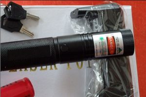 Cena kosztów Promocja Wojskowy 532nm High Power Green Laser Pointer Can SOS Latarka Lazer Light Hunting Nauczanie + Ładowarka + Pudełko Pudełko + Klucz Bezpieczny