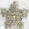 12 sztuk / partia Hurtownie Kryształ Rhinestone Snowflake Broszki Moda Kostium Pin Broszka Boże Narodzenie Prezent Biżuteria C543