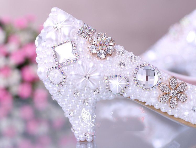 Luxueuse imitation élégante Robe de mariée perle chaussures nuptiales cristal diamant chaussures à talons basse femme femme robe chaussures blanc 249a