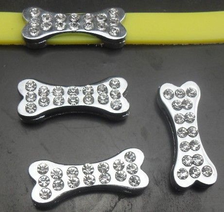 100 stks / partij 8mm steentjes hond bone legering dia charme DIY accessoires fit voor 8 mm polsband sleutelhangers