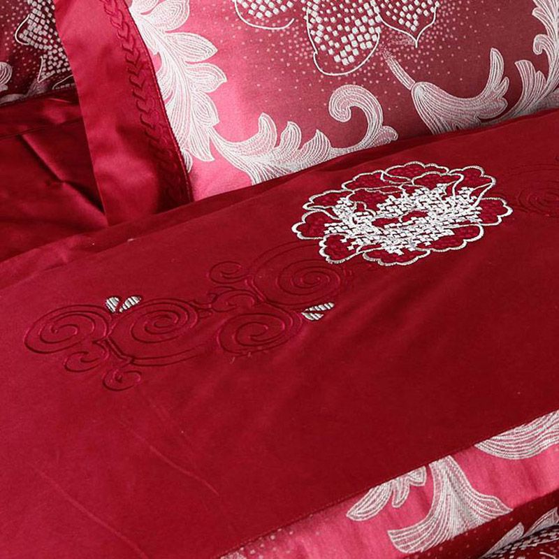 2013 New Red Bedding Sets Silk Floss Fabric Bedding Supplies Wedding Beddings Queen Full Size
