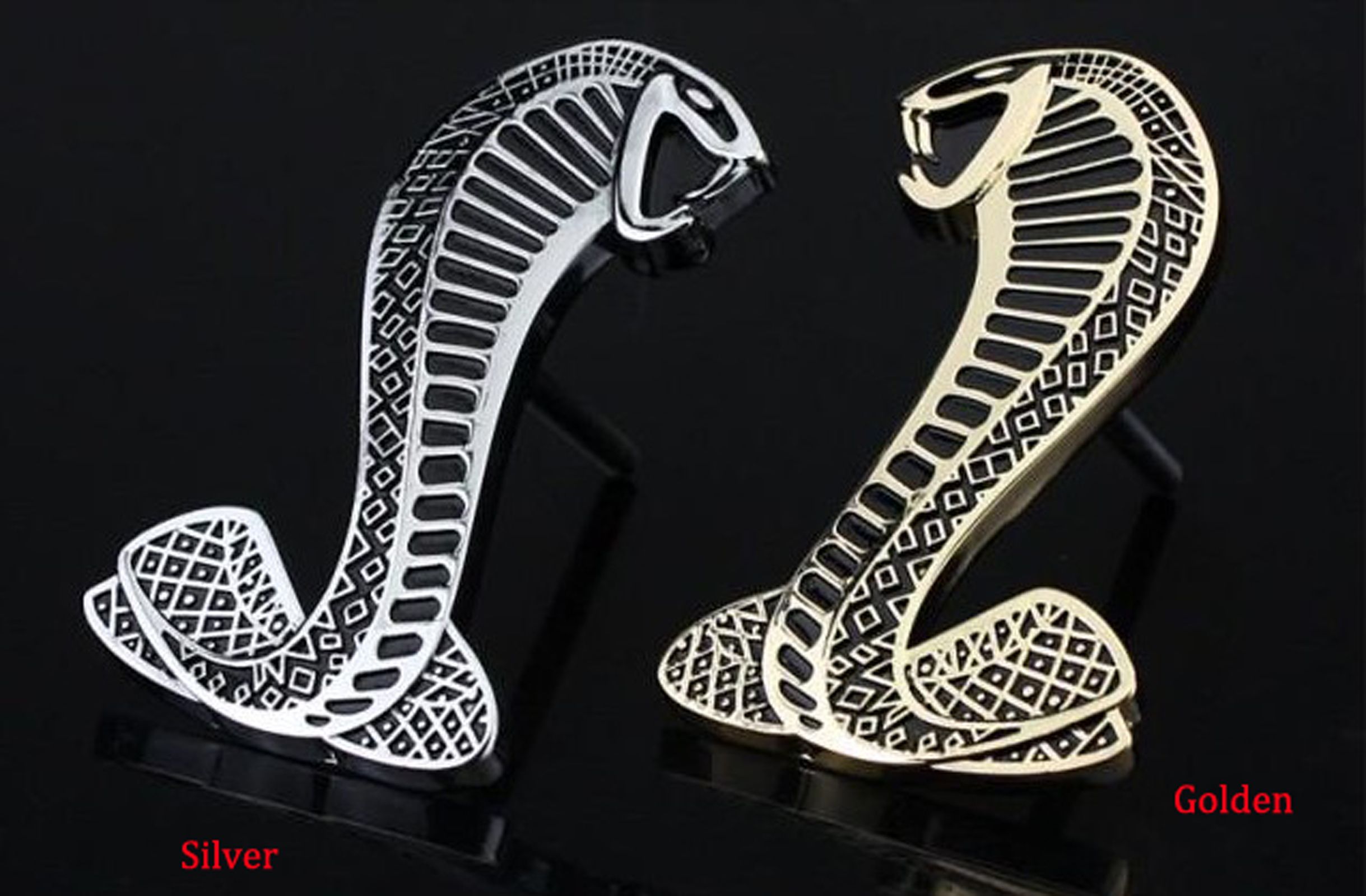 Embl/ème pour calandre serpent dor/é