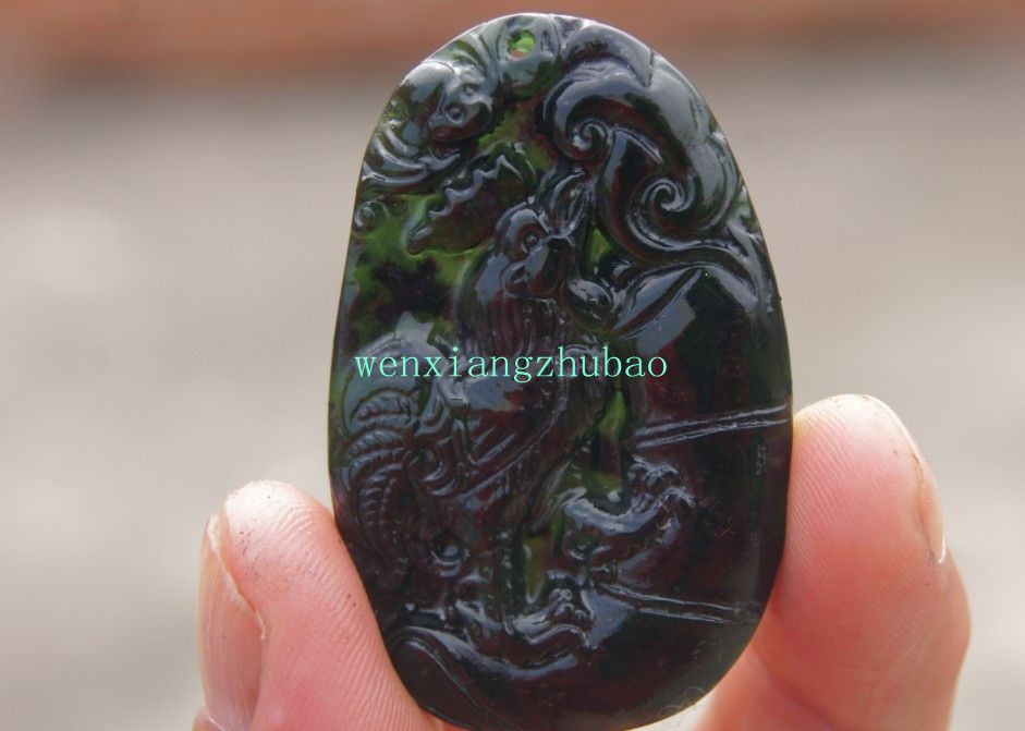 Hand-carved natural dark green jade. The oval-shaped retro rooster necklace pendant.