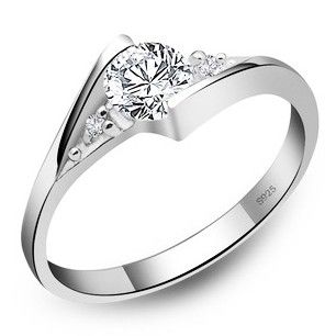 925 Sterling Silver Rings High Qulity White Gold Plated 1ct Swiss Diamond Ring för Kvinnor Lyxbröllop Smycken