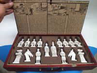 RARE Chinese Dragon Holz-Leder-Box mit Schach-Set