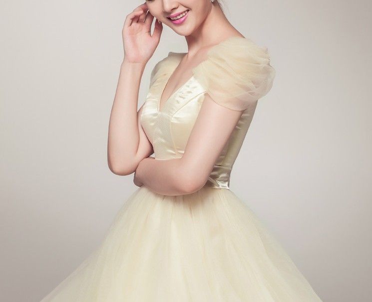Simple V-образным вырезом крышного рукава Bridemaid платье с длиной на коленях ракушка на шнуровке сатин и тюль свадебное платье